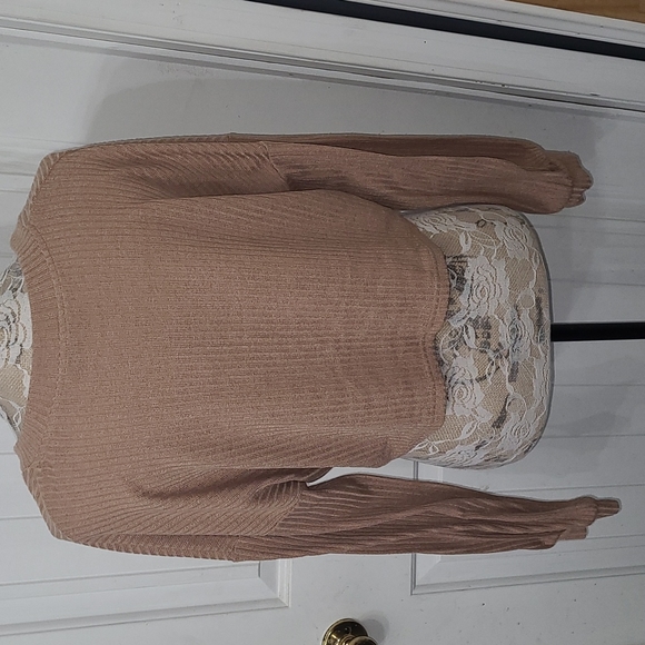 SHEIN WOMEN'S LONGSLEEVE V NECK CROP TEE - Picture 3 of 5